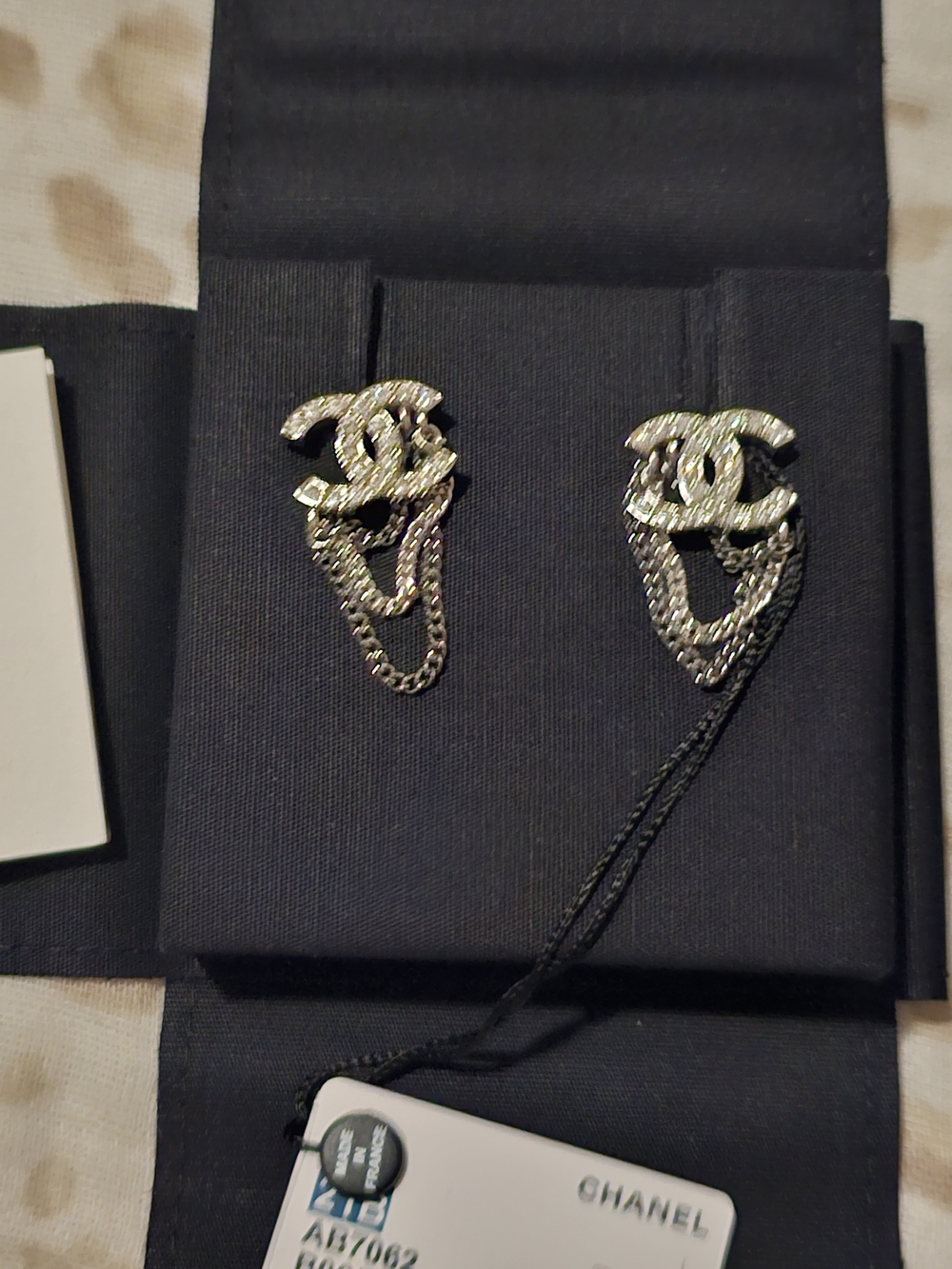 CHANEL Silver CC Logo Chain Drop Earrings - Silver - Picture 2 of 5